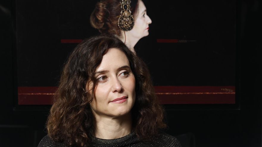 Isabel Díaz Ayuso durante la apertura de la exposición 'Des-caradas. Mujeres históricas vistas con los ojos de hoy' que podrá visitarse en el Real Jardín Botánico de Madrid.