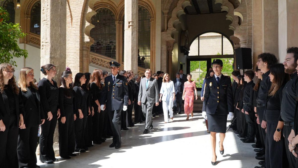 Representantes de la oposición, a la entrada a la Aljafería para los actos del Día de Aragón.