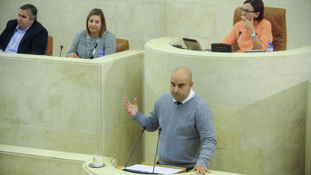 El diputado socialista Víctor Casal en un debate en el Parlamento. | JOAQUÍN GÓMEZ SASTRE