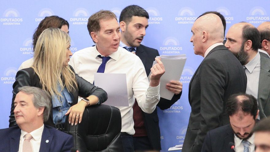 A casi cinco meses de gestión, el oficialismo intentará aprobarle los dos primeros proyectos a Milei