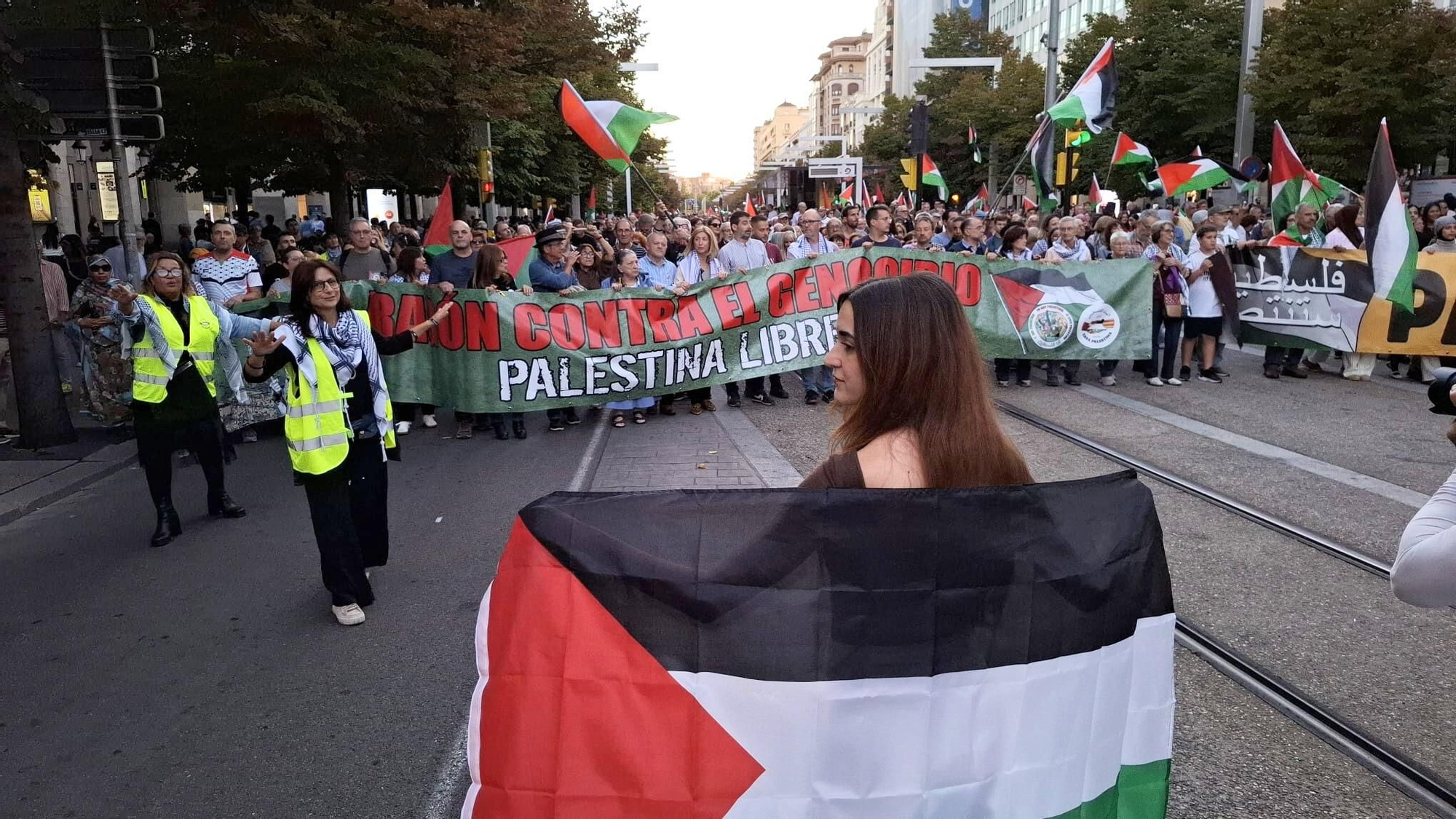 Un momento de la manifestación por Gaza en las calles de Zaragoza.