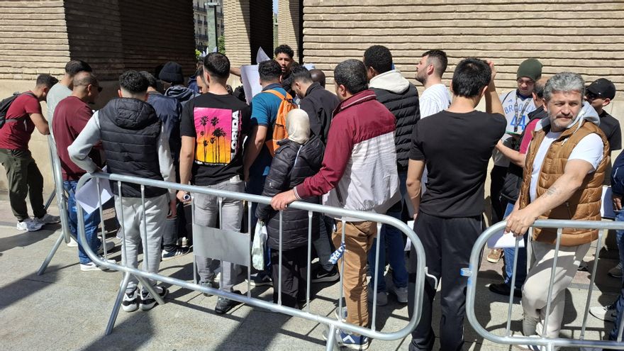 Funcionarios de Zaragoza insisten: las medidas del PP ante la regularización de migrantes "incrementan el colapso"