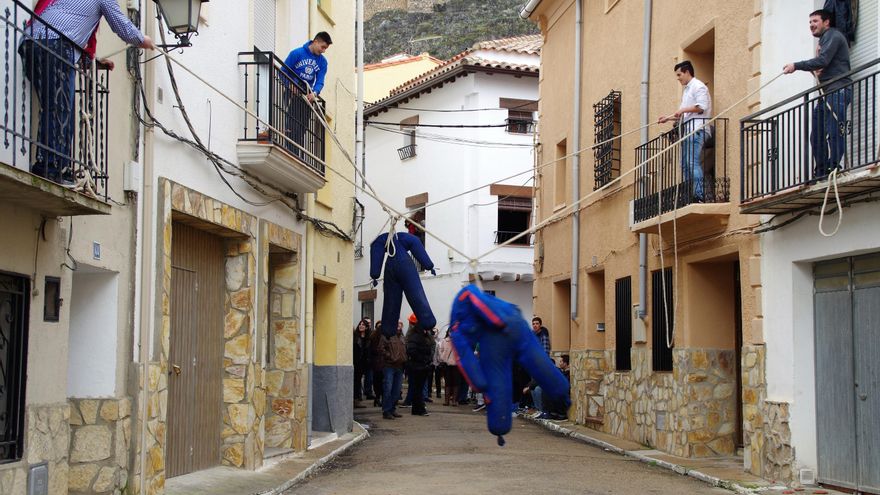 Cuelga de los Judas. Cañete (Cuenca)