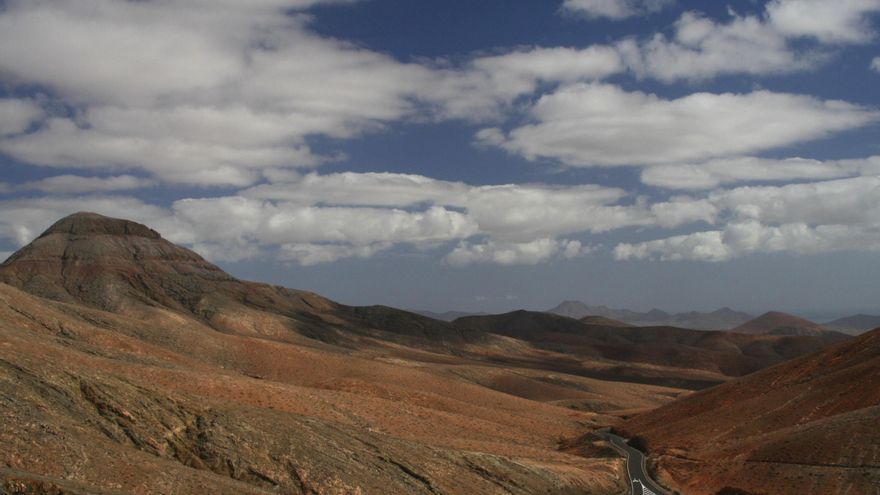Cielos despejados, calima y temperaturas que pueden llegar a los 34 grados este lunes en Canarias
