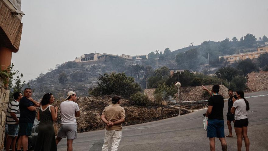Evacuaciones masivas por incendios que cercan pueblos enteros: la nueva normalidad para la que no estamos preparados
