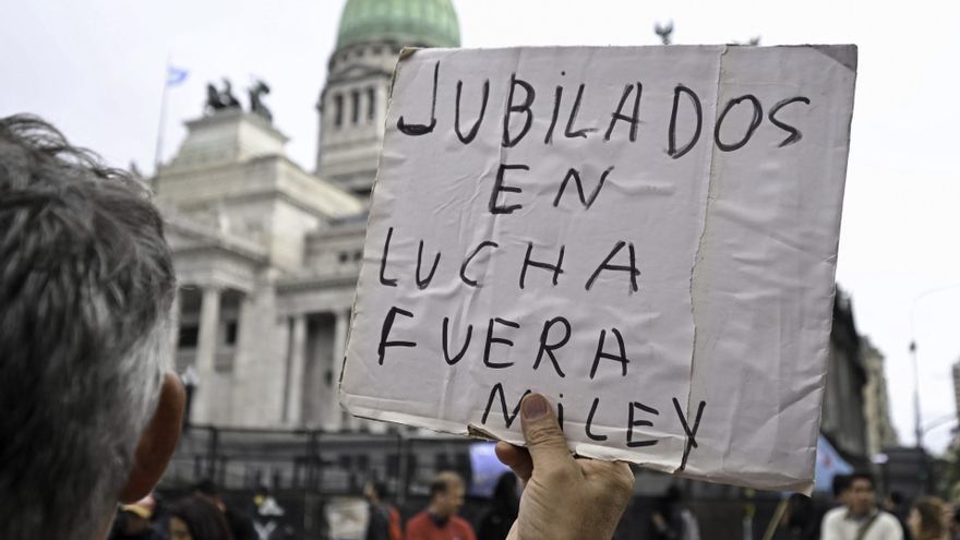 Ante un Congreso vallado, comienza la marcha de los jubilados apoyada por la CGT