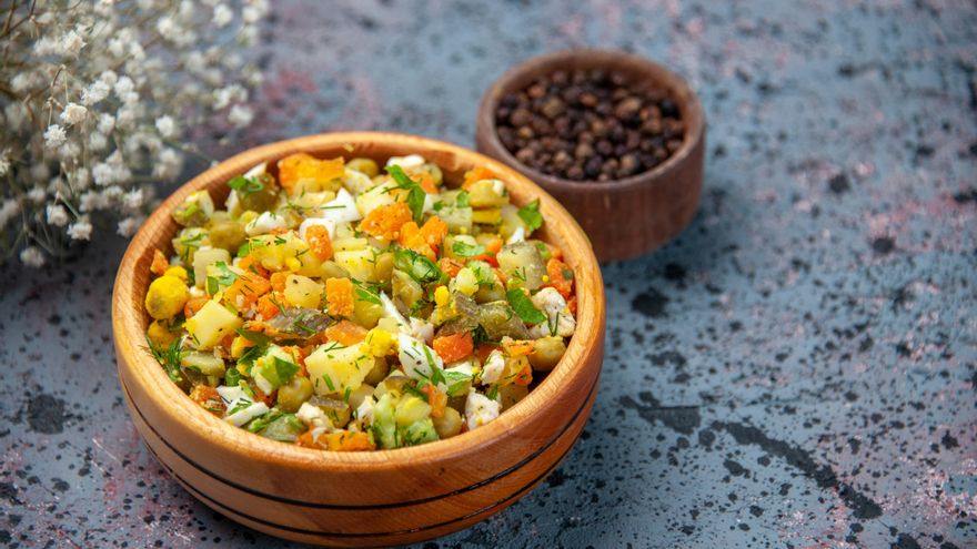 La ensalada de verano que combina fruta y mucha proteína: es perfecta para un almuerzo saciante y saludable