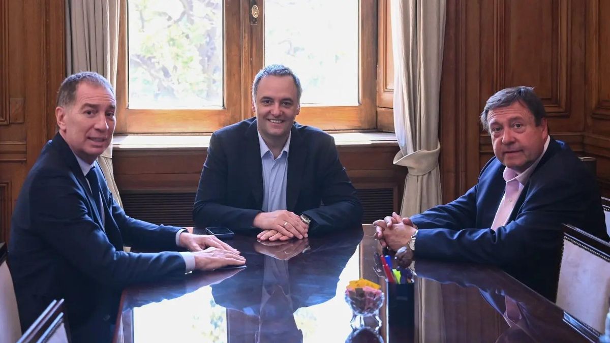 Los gobernadores ponen condiciones para apoyar las reformas y Santilli mide hasta dónde puede dar