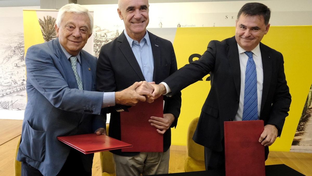 Francisco Herrero, presidente de la Cámara de Comercio; el alcalde de Sevilla, Antonio Muñoz, y Ramón González, presidente de Sevilla Futura.