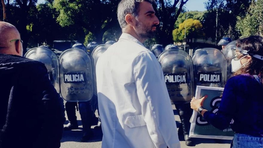La Policía gaseó a trabajadores del INTI por cortar un carril de General Paz durante una manifestación