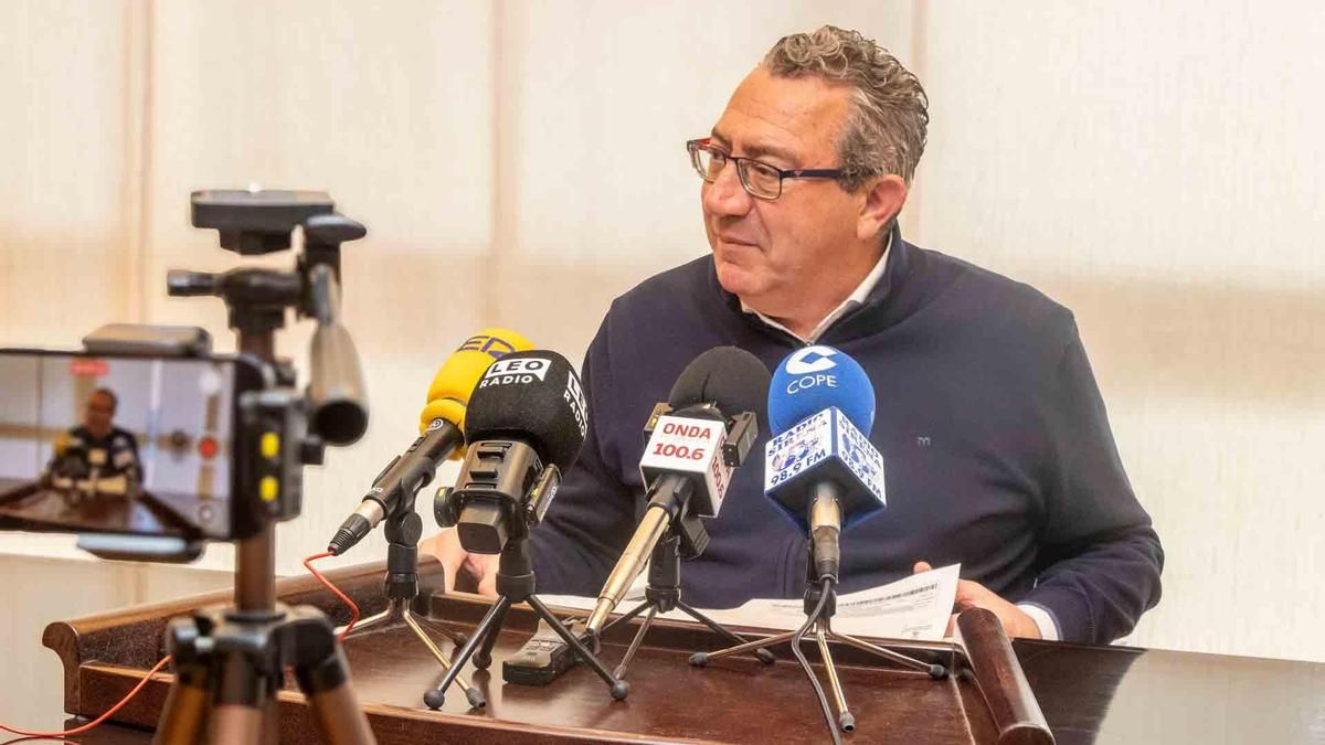 El alcalde de Benidorm se suma al bulo del fraude del voto por correo pese a que el PP ha ganado las tres últimas elecciones