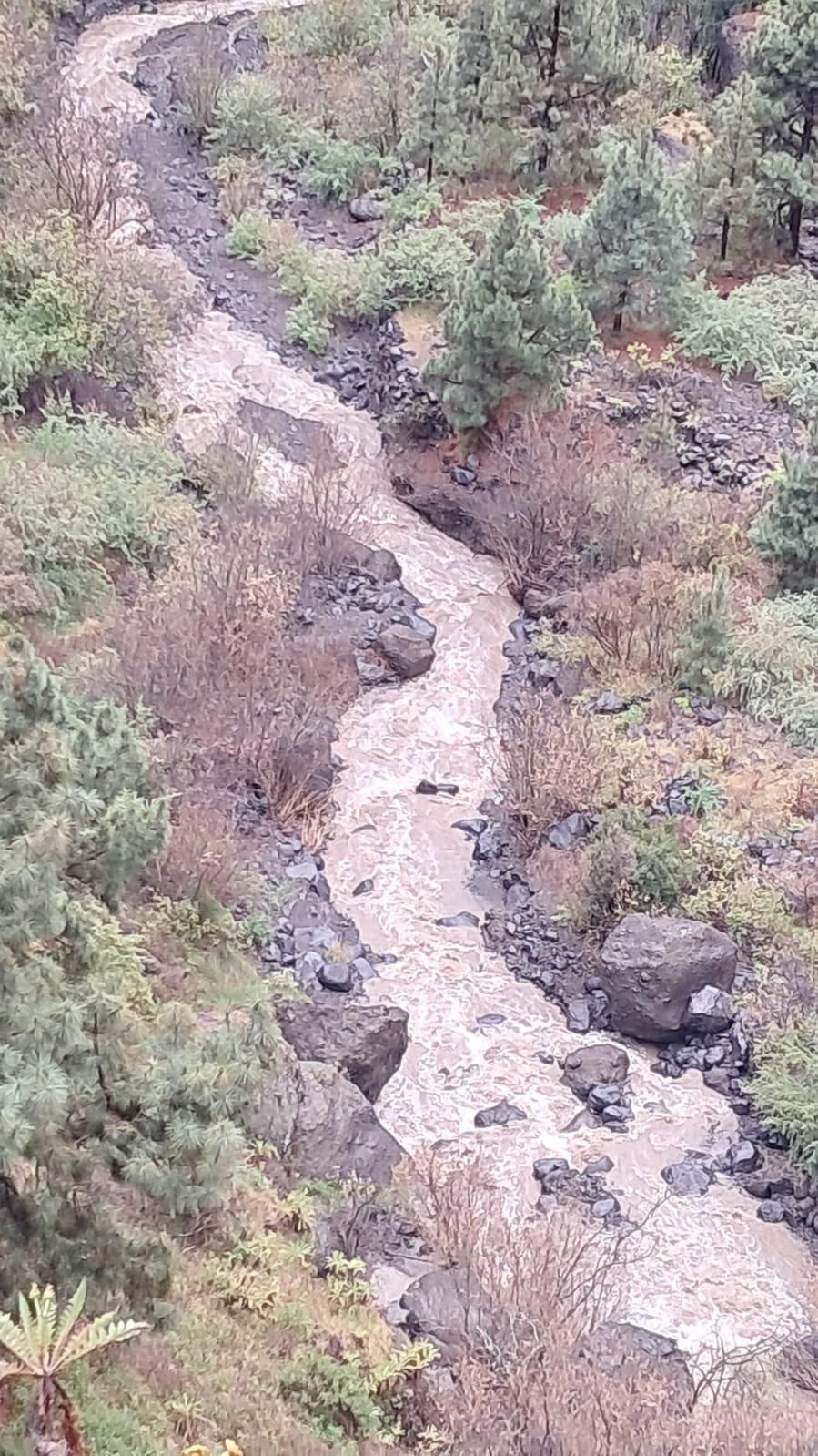 Barranco  Taburiente,  en el interior del Parque Nacional, en la mañana de este miércoles, con caudal.