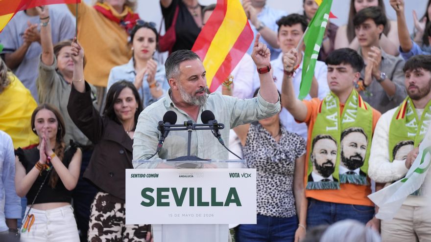 El presidente de Vox, Santiago Abascal, interviene en el mitin cierre de campaña.