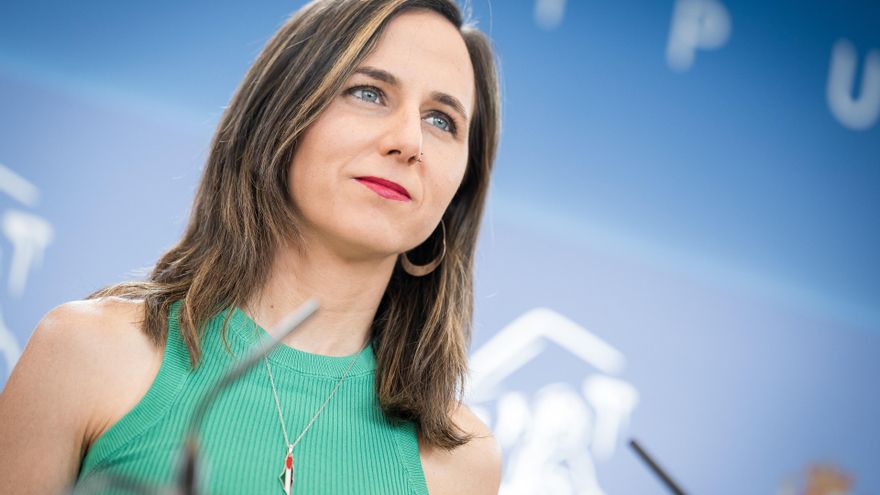 La secretaria general de Podemos, Ione Belarra,, durante una rueda de prensa en el Congreso de los Diputados, a 8 de julio de 2025, en Madrid (España).