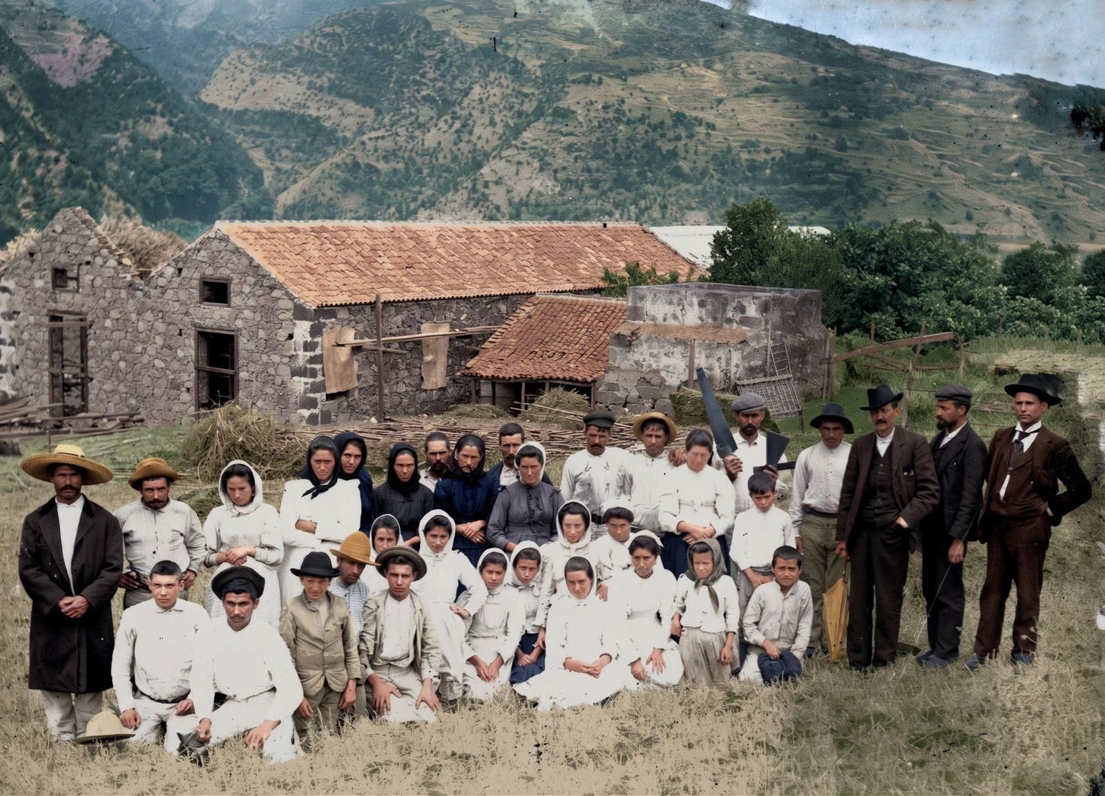 Fábrica de Frutas en Conserva F. Poggio Lugo. La Galga. 1905. Archivo General de La Palma. Restaurada y coloreada por Abraham T. Díaz Abreu.