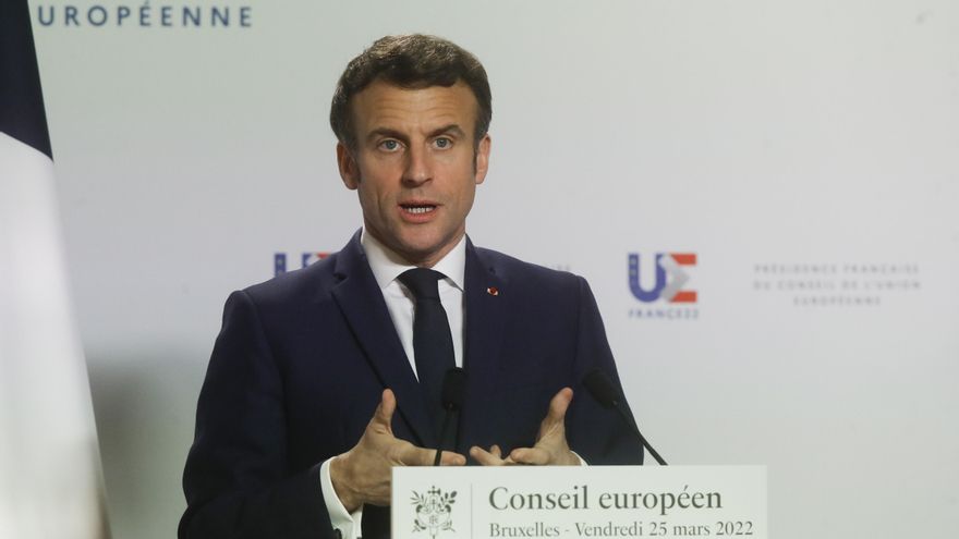 Macron reitera su apoyo a Zelenski tras discrepar por el genocidio EFE/EPA/OLIVIER HOSLET