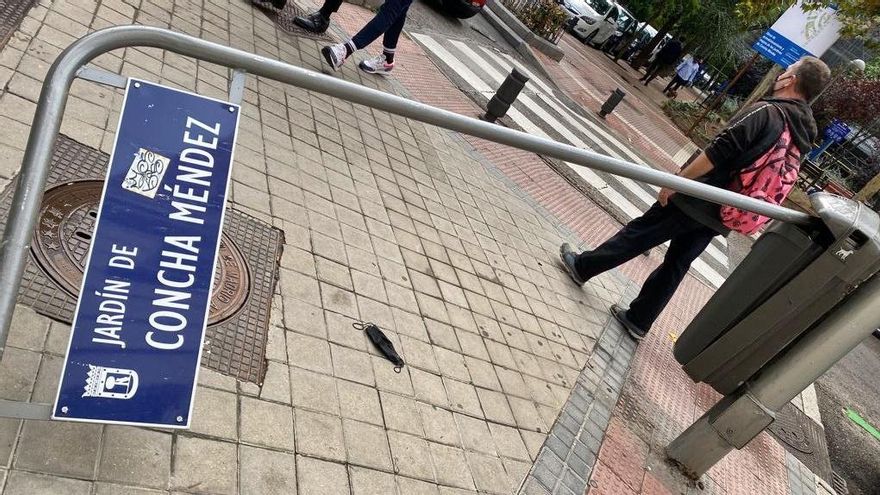 Vandalizan la placa de Concha Méndez en Madrid coincidiendo con el Día de las escritoras