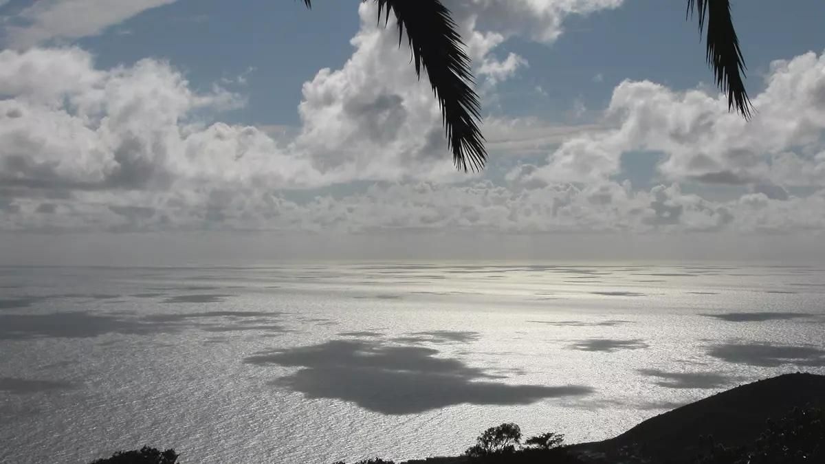 Imagen de archivo de nubes y claros en el este de La Palma.
