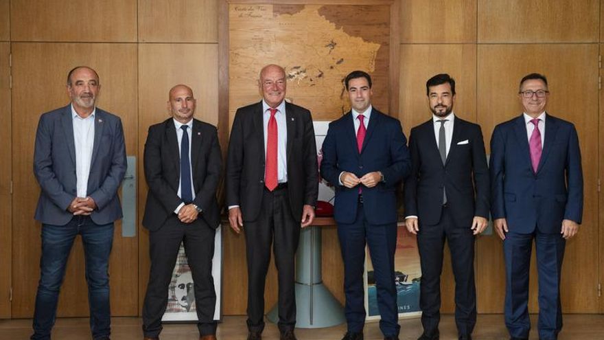 El coste de los seguros médicos privados de los delegados de Euskadi en América se dispara casi al triple desde 2020