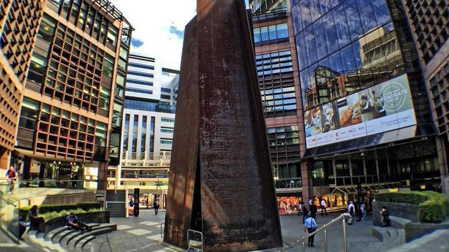 La escultura de Richard Serra en Callao que pudo impedir una plaza tomada por campañas publicitarias