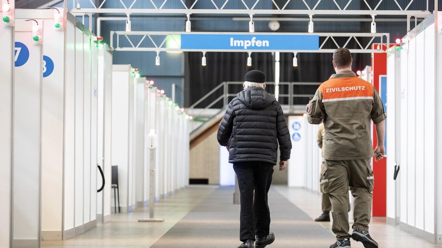 Imagen de archivo de un centro de vacunación anticovid en Lucerna, Suiza. EFE/EPA/ALEXANDRA WEY