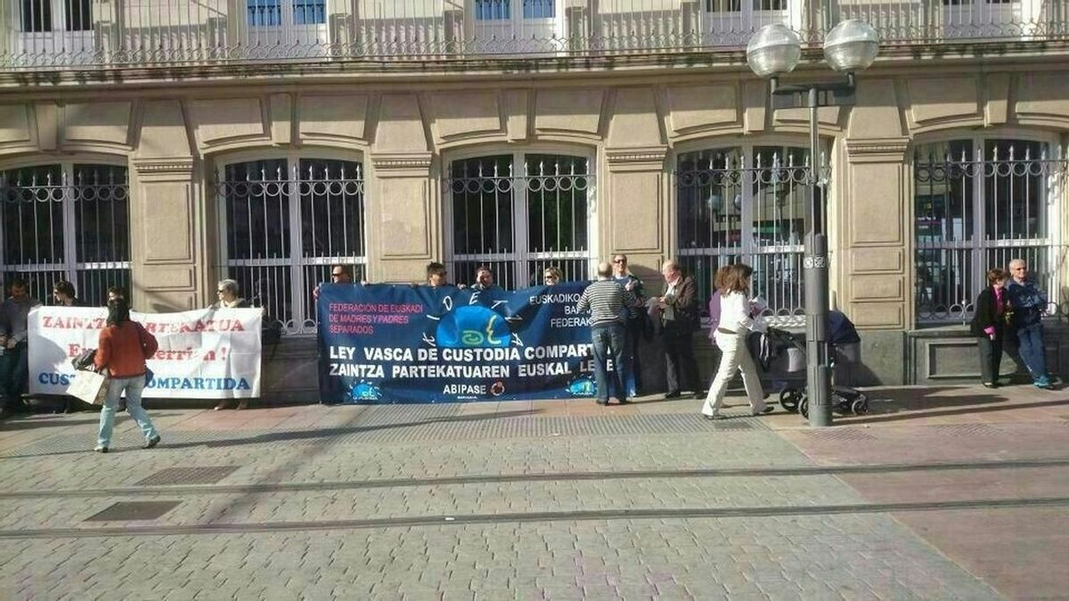 Kidetza denuncia la "obstrucción" del Parlamento vasco en la tramitación de la futura Ley de Custodia Compartida vasca