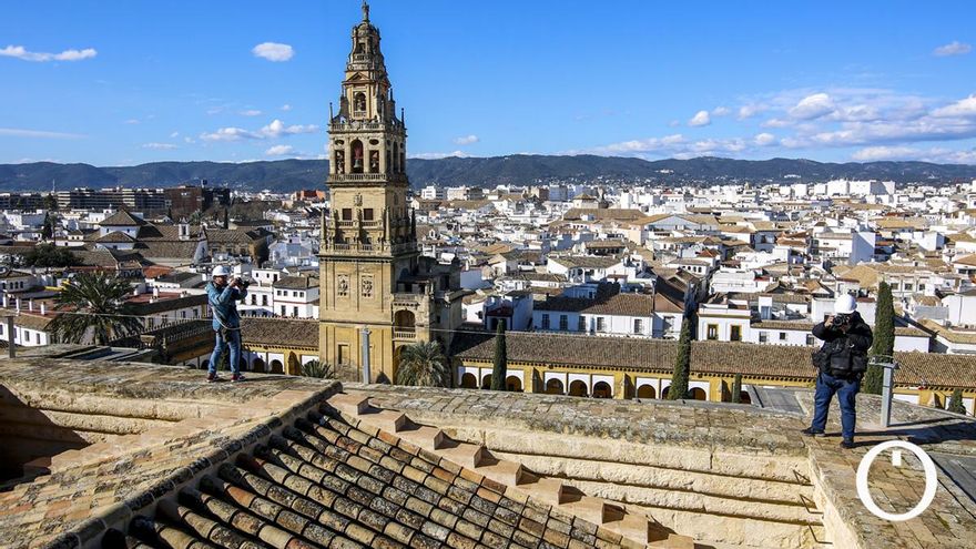 Sobre los tejados de la Mezquita Catedral de Córdoba: así sigue funcionando un sistema milenario