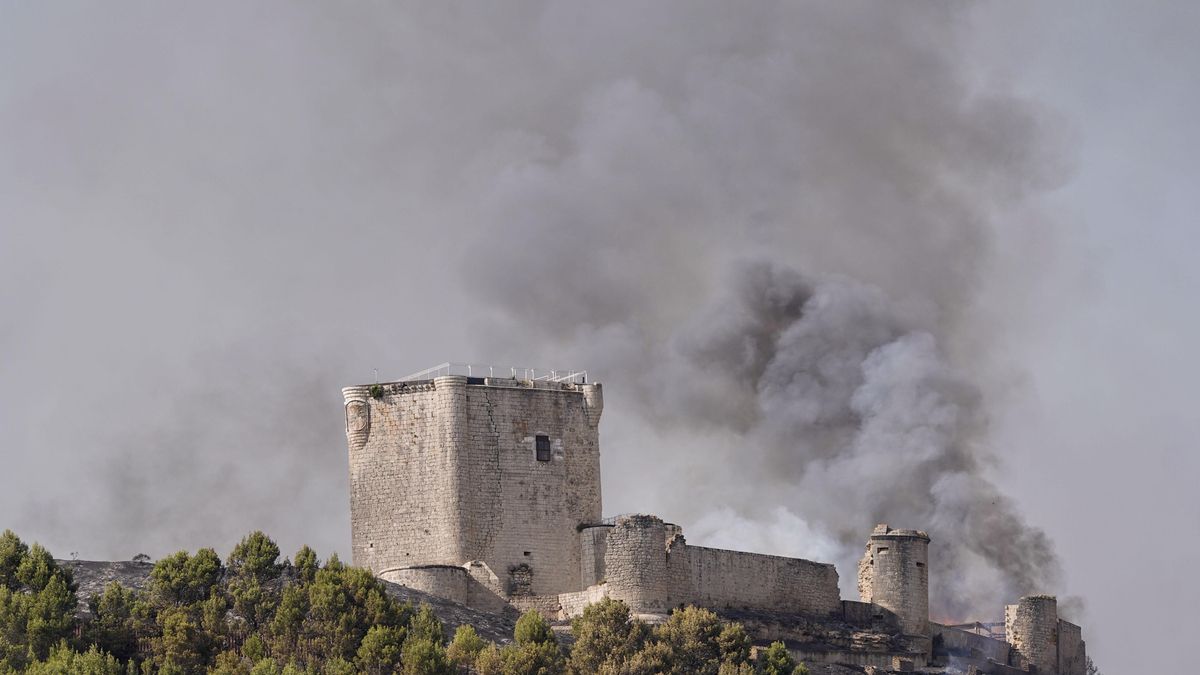 Investigan a una mujer por un fuego que causó daños en el Castillo de Íscar, en Valladolid