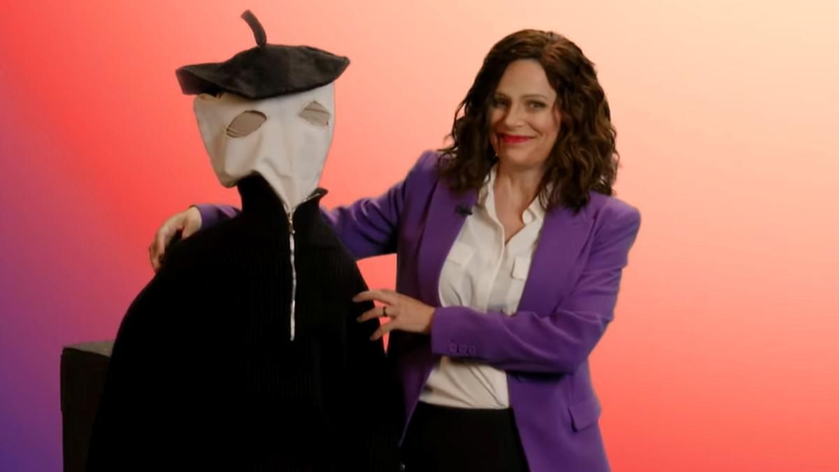 'Polònia' parodia la teletienda con Ayuso y un muñeco de ETA: "¿No sabes cómo echar a Sánchez? Isabel tiene la solución"