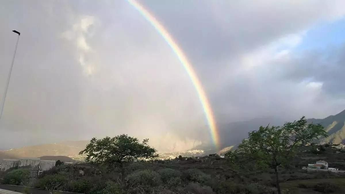 Imagen de archivo de un arcoíris en el Valle de Aridane.