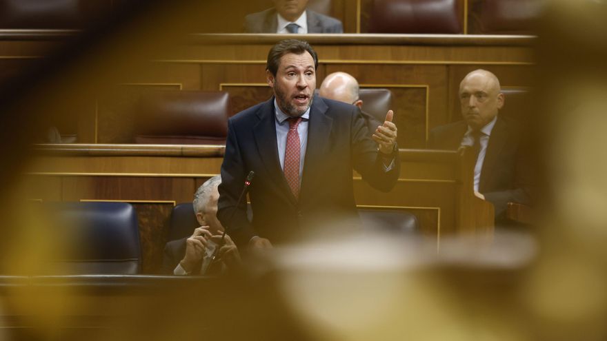 El ministro de Transportes, Óscar Puente, interviene durante la sesión de Control en el pleno del Congreso, este miércoles.