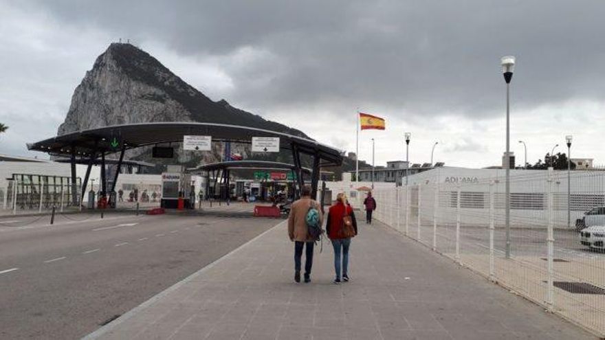 España y Reino Unido prevén retirar la verja de Gibraltar en enero de 2026