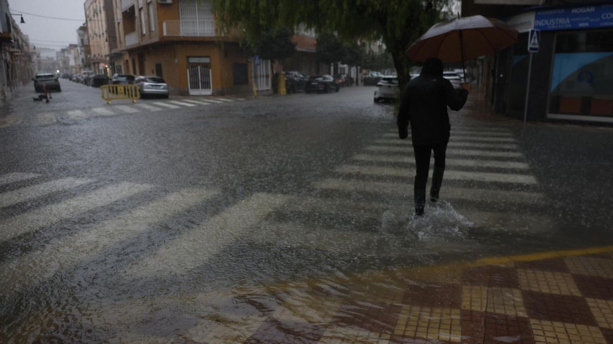 El temporal ya deja 100 litros en una hora en algunos municipios de Castellón con aviso rojo