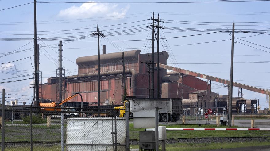 El candidato de Trump a la vicepresidencia lo llama "estafa verde"... mientras su ciudad natal aguarda inversiones climáticas vitales