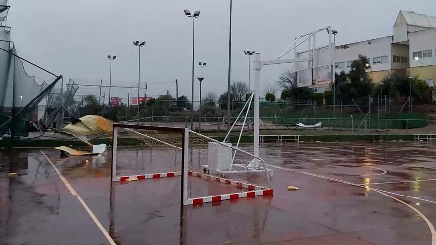 Los destrozos del temporal obligan a parar la actividad de decenas de niños del baloncesto base cordobés