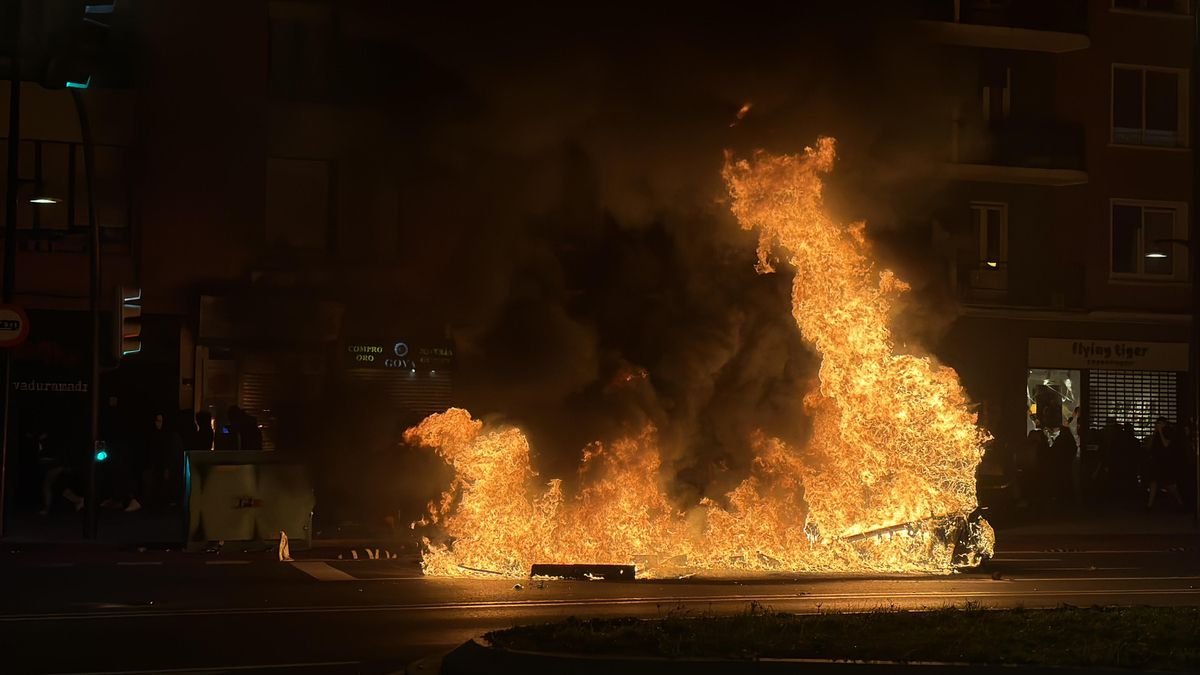 Imagen de los disturbios en Bilbao tras la visita frustrada de Vito Quiles.
