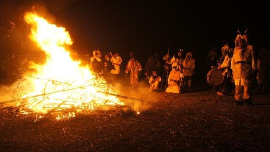 Fuego en el antruido de la Montaña de Riaño