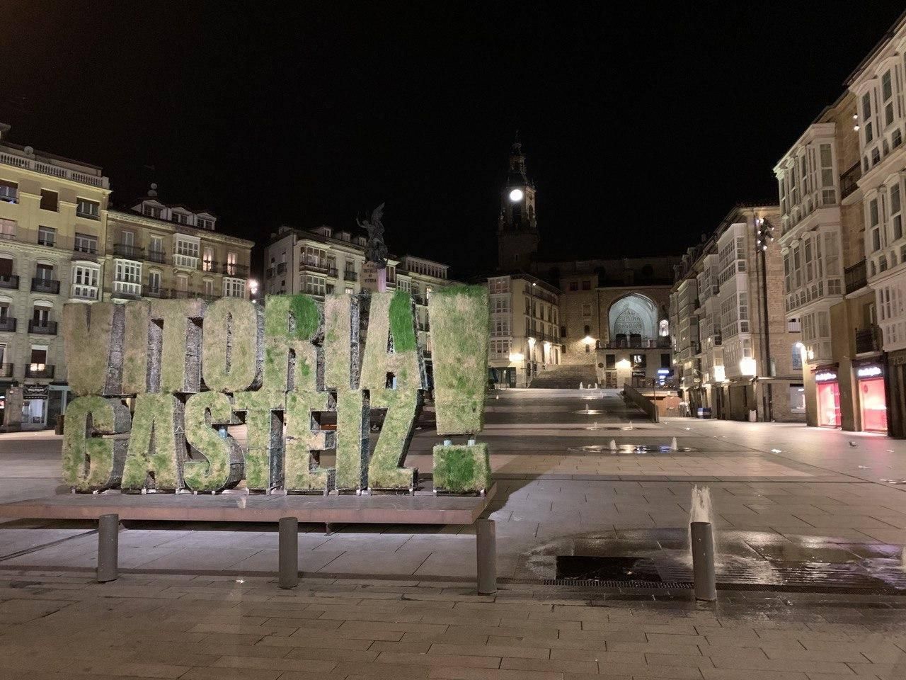 La plaza de la Virgen Blanca
