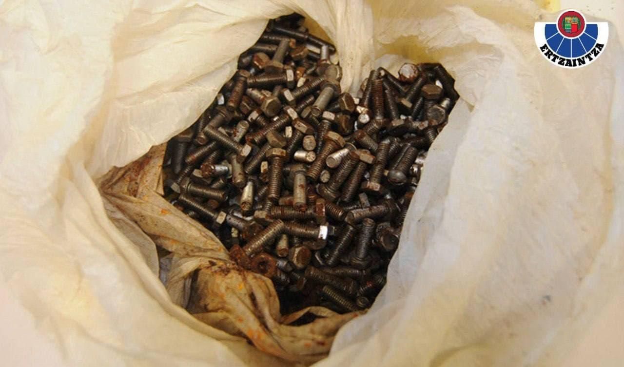 Armas y munición encontradas en el zulo de Ataun