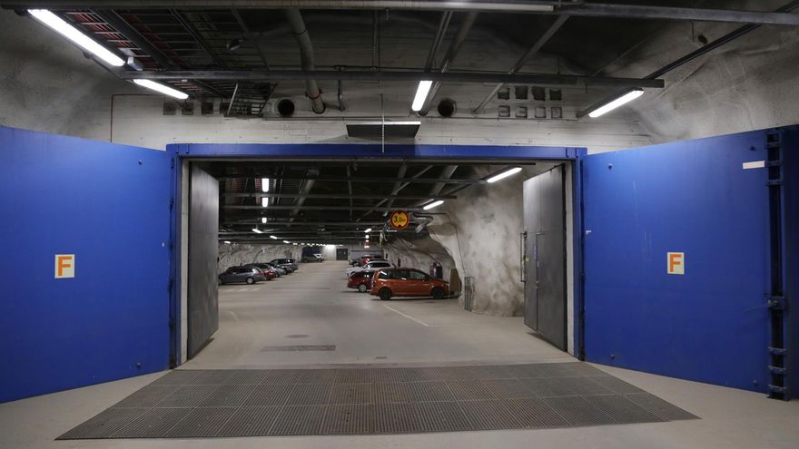 El aparcamiento subterráneo del refugio civil de Merihaka, en Helsinki.