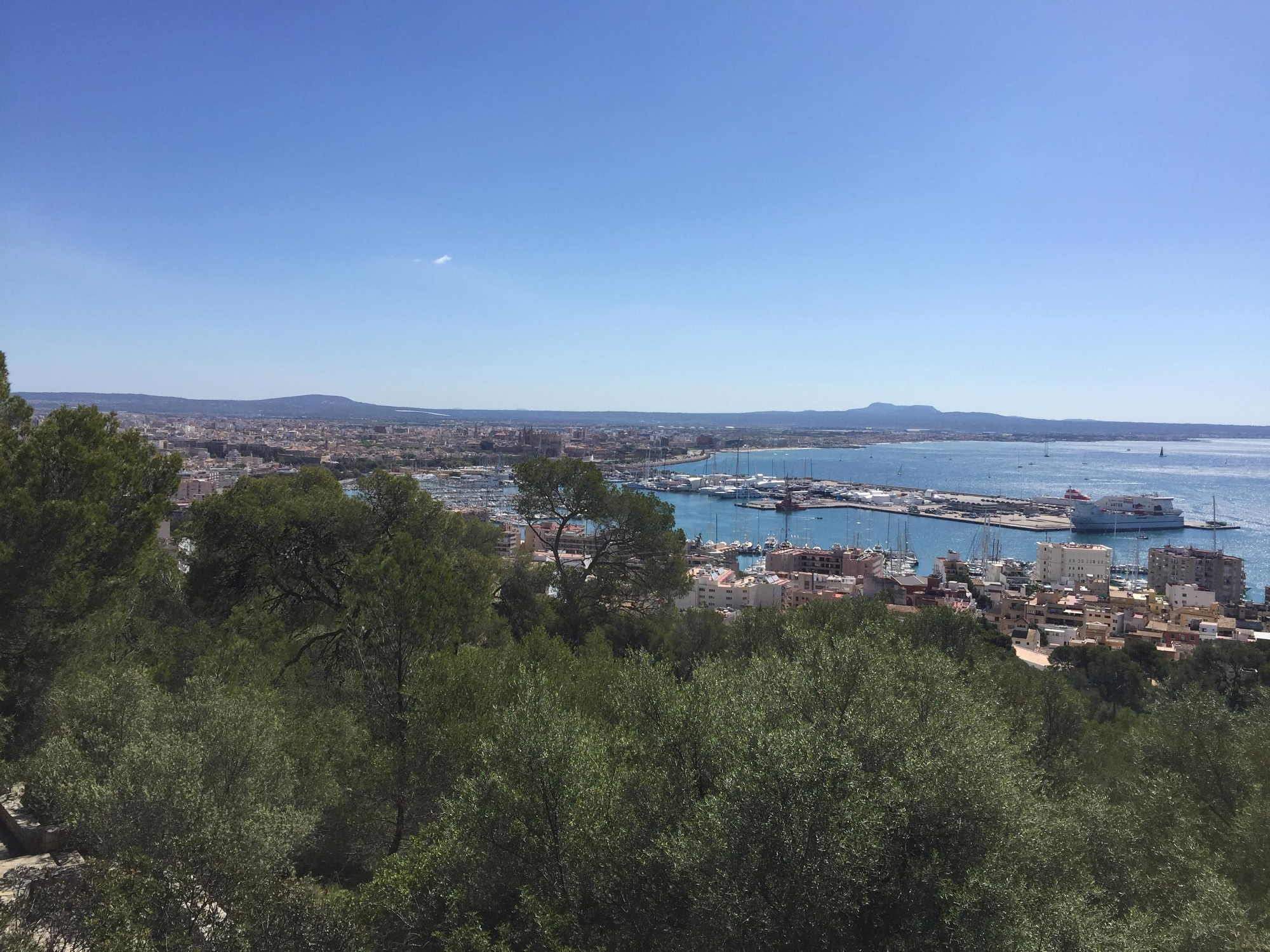 Vista de la bahía de Palma desde el castillo de Bellver.