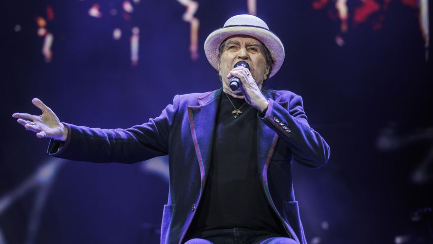 Joaquín Sabina se baja en Atocha y se queda (ahora sí) "por fin en Madrid"