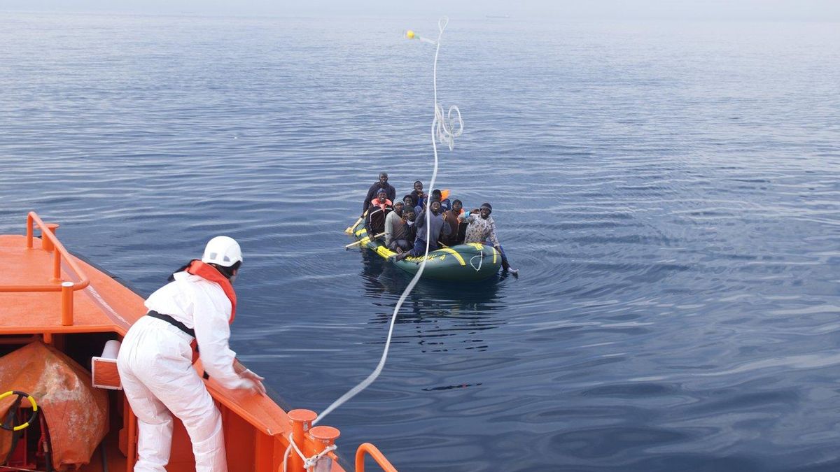 Rescate de varios migrantes por parte de Salvamento Marítimo