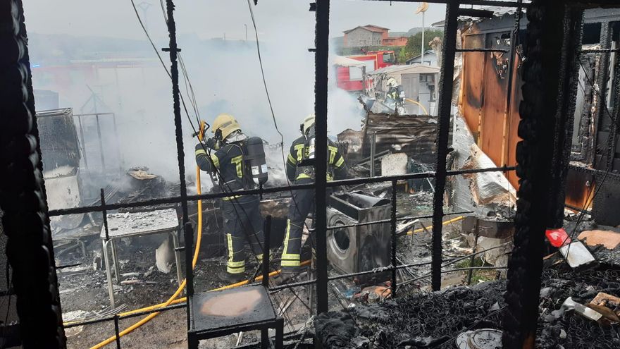 Incendio en un camping de Ajo (Bareyo)