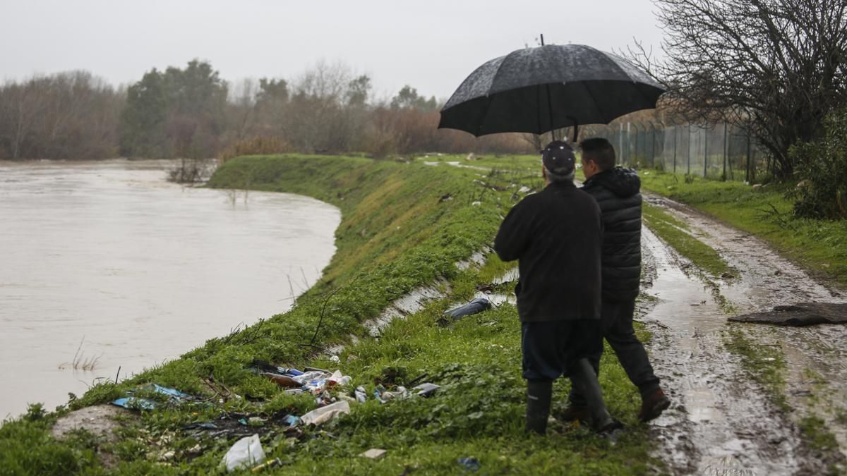 Vecinos vigilan el estado del río a su paso por las parcelaciones