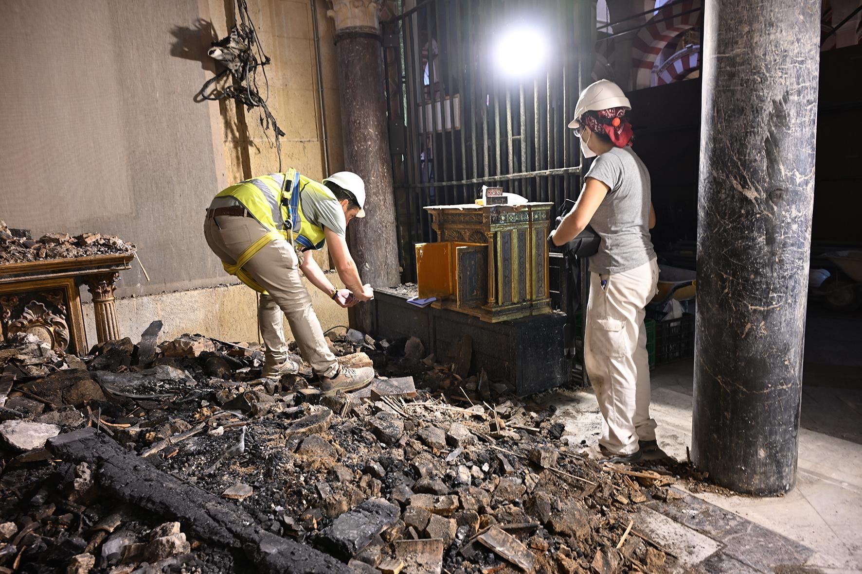 Así están siendo los trabajos en la zona incendida de la Mezquita Catedral de Córdoba
