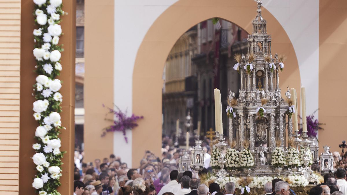 Detalle de la Custodia del Corpus a su paso por la Plaza de San Francisco durante la reciente celebración, el 16 de junio.