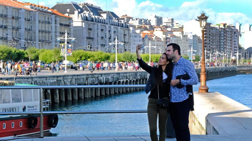 Cantabria recibió 337.698 turistas de otras autonomías en junio, el equivalente al 57% de la población