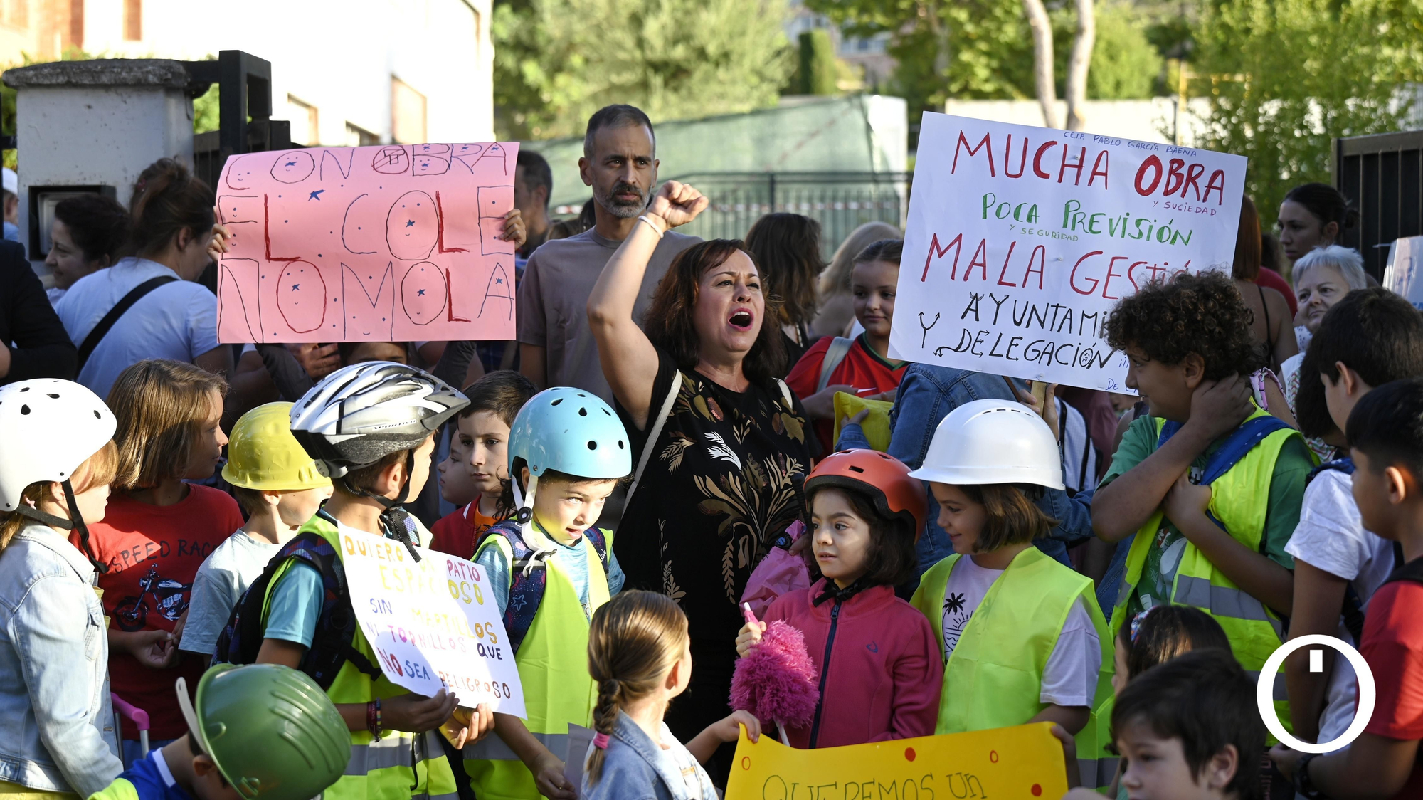 Concentración en el colegio Pablo García Baena