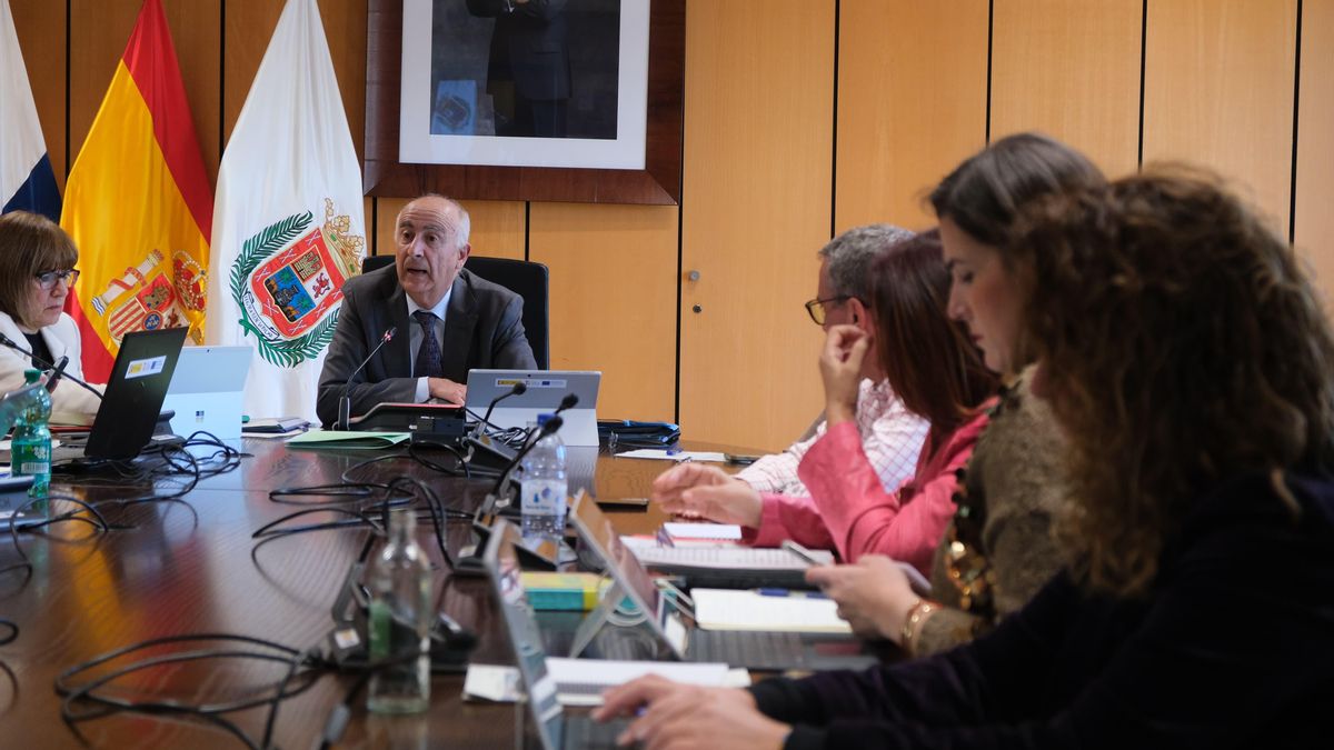 El concejal de Hacienda del Ayuntamiento de Las Palmas de Gran Canaria, Francisco Hernández Spínola, en la comisión de Gestión Económica-Financiera y Especial de Cuentas